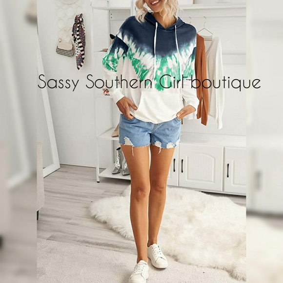 🆕⭐ Oversized white blue green tie dye hoodie - Picture 4 of 8